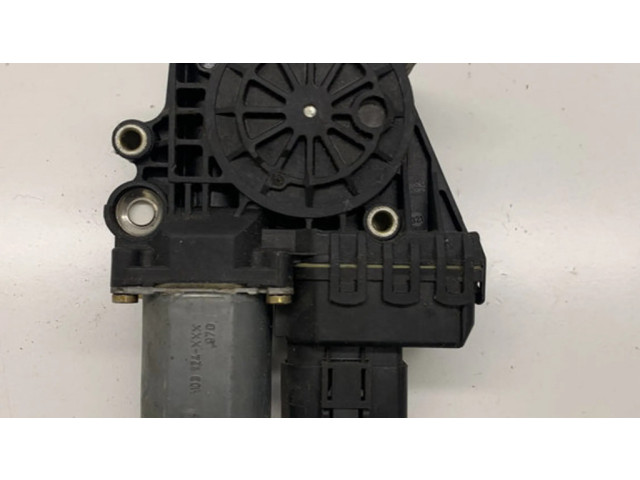 Передний двигатель механизма для подъема окон