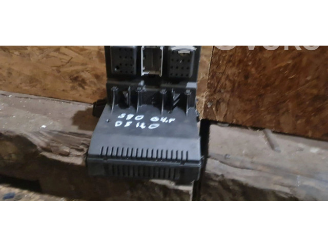 Блок управления двигателя 30682981   Volvo S80