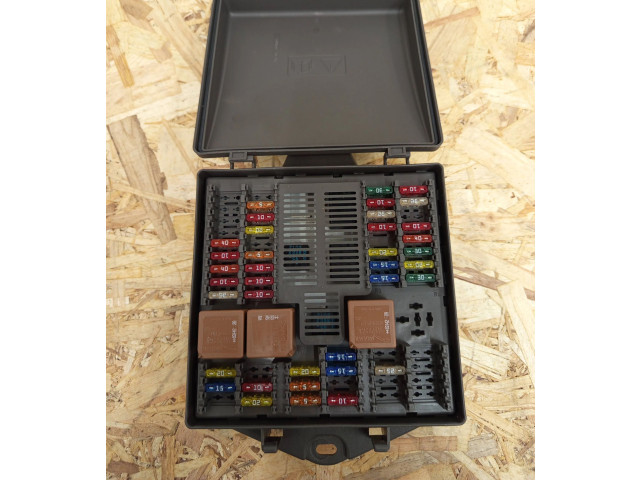 Блок предохранителей 2W9314N023BC, 2W9314A073BE Jaguar XJ X350