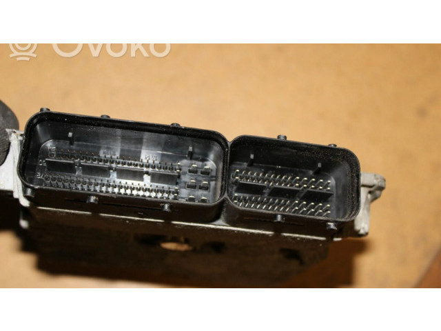 Блок управления двигателя 5WP42682AA   Skoda Yeti (5L)