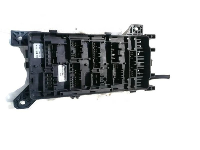 Блок предохранителей 911613E011   KIA Sorento    