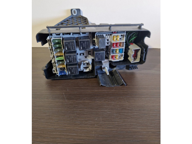 Блок предохранителей  30728132   Volvo XC90    