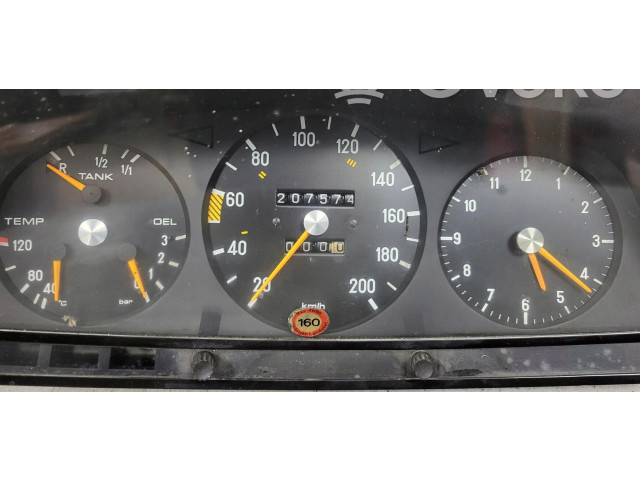 Спидометр (приборный щиток)    Mercedes-Benz 200 300 W123    