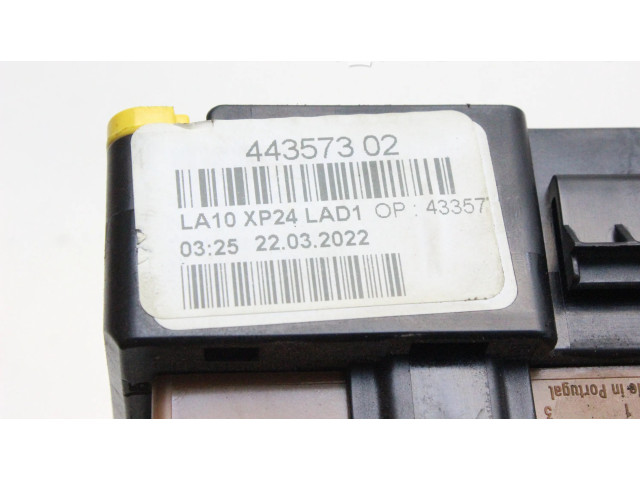 Блок предохранителей 9804848580   Peugeot 2008 II    