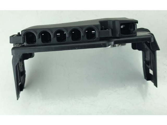 Блок предохранителей 2Q0937548D Audi A1