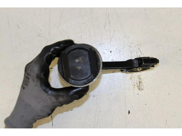 Поршень с шатуном Ford Fiesta для бензинового двигателя 1.1