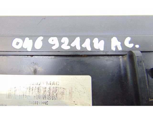 Блок предохранителей 04692114AC   Jeep Commander    