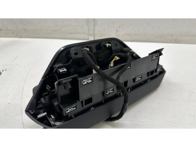 Дисплей    983812968000   Peugeot 2008 II