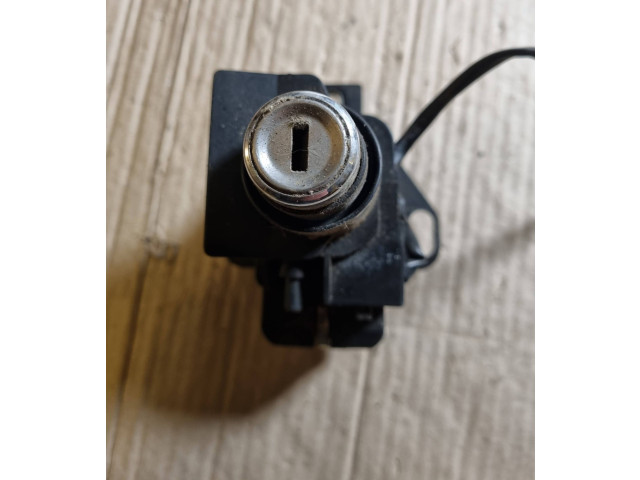 Замок багажника    Mercedes-Benz E W124  