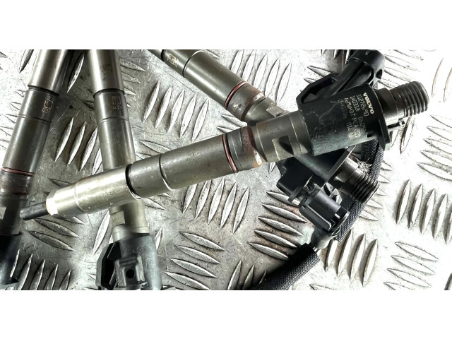 Комплект форсунок 31272690, 31272690    Volvo V60  D5244T15 