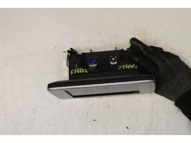 Дисплей       Mercedes-Benz C W205