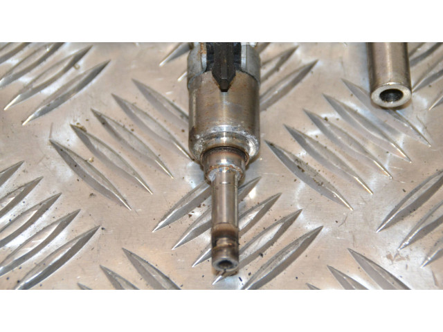 Магистральная трубка топлива    06K133317G, 1309320279   Skoda Octavia Mk3 (5E)