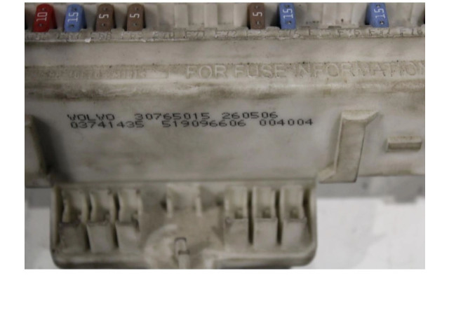 Блок предохранителей 30765015 Volvo C70