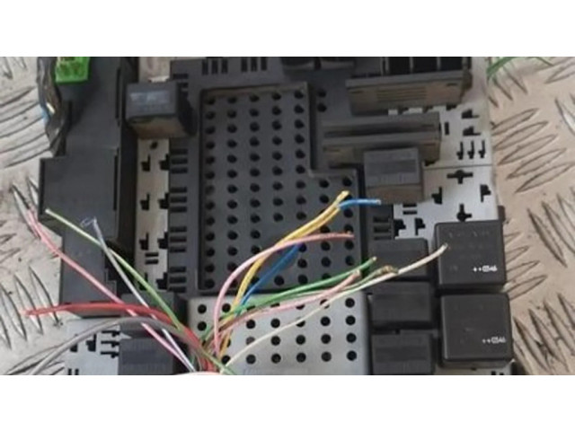 Блок предохранителей 30679527   Volvo XC90    