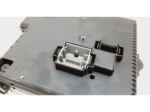 Блок предохранителей 30728512   Volvo XC90    