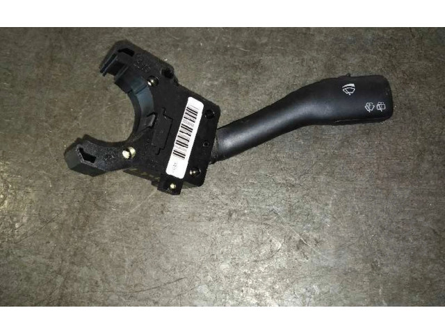 Ручка стеклоочистителей    Volkswagen Golf SportWagen