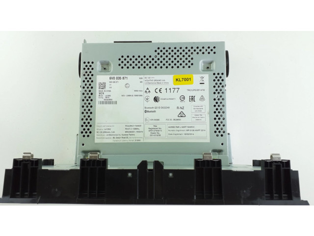 Радио/ проигрыватель CD/DVD / навигация