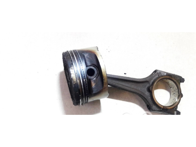 Поршень с шатуном Opel Vectra A для бензинового двигателя 1.6