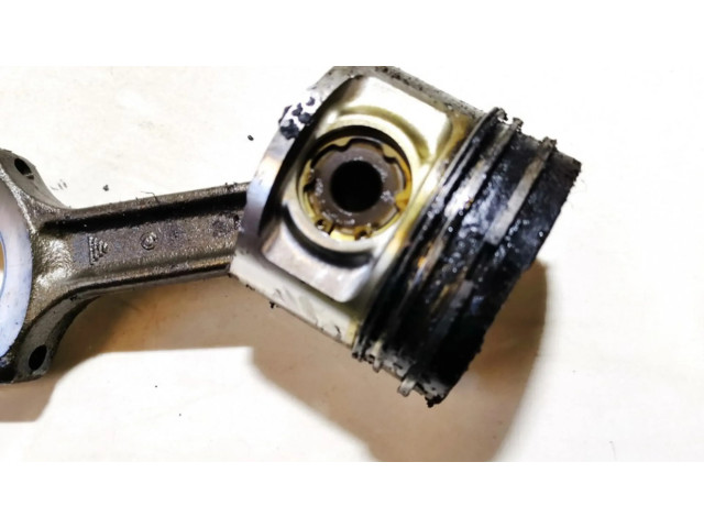 Поршень с шатуном Lancia Lybra для дизельного двигателя 2.4