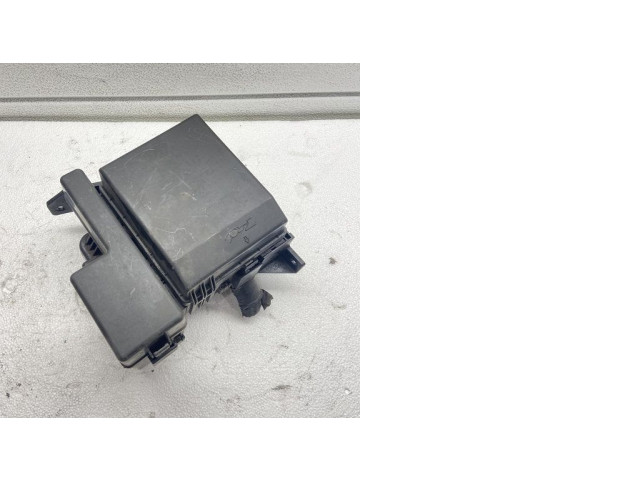 Блок предохранителей MR587816 Mitsubishi Grandis