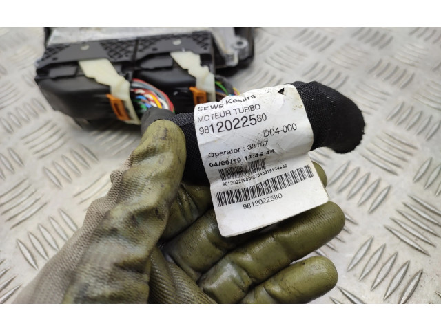 Блок управления двигателя 9815023380, 9834609880 Peugeot 2008 I