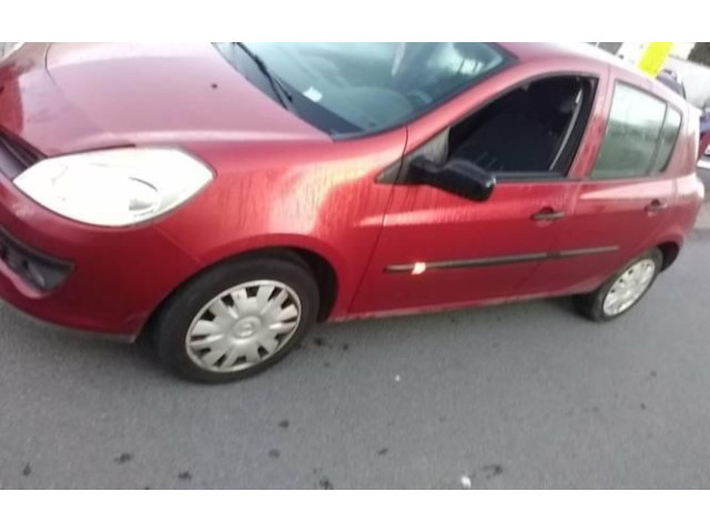 Ручка стеклоочистителей 8201590631 Renault Clio III