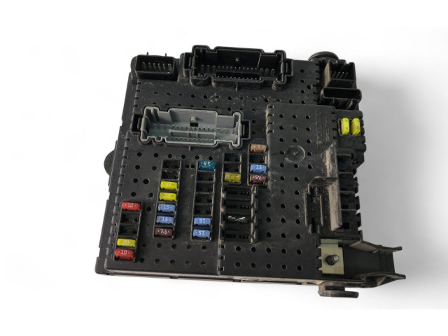 Блок предохранителей 30728512 Volvo V70