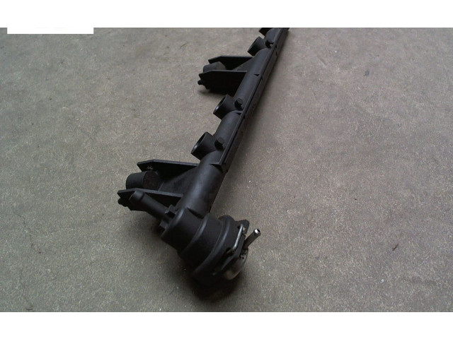 Топливная рампа 7700870914 Renault Twingo I