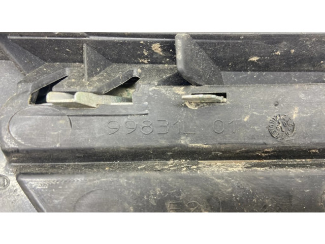 Нижняя решётка (из трех частей) Citroen C3 Picasso 9682332477, 2531SMO1601