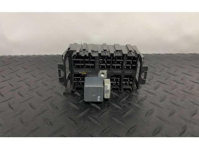 Блок предохранителей  12193641-09, 111799   Chevrolet Tahoe    