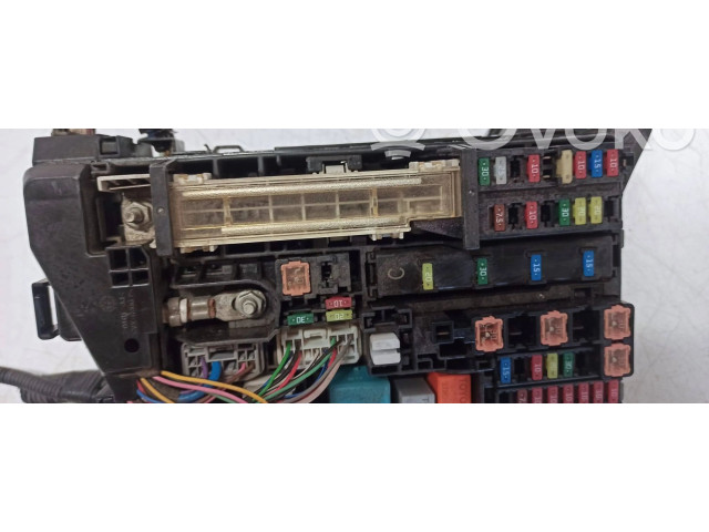 Pojistková skříňka 7379R0A2 Toyota Avensis T270 2012