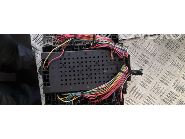 Блок предохранителей 8688153   Volvo XC70    