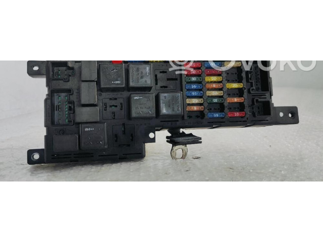 Блок предохранителей 8637841   Volvo V70    