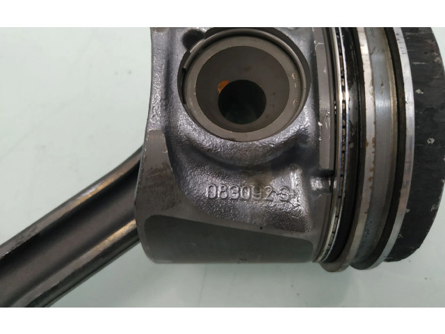 Píst Mercedes-Benz A W169 640940