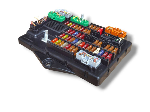 Блок предохранителей 2W93-14A073-CE Jaguar XJ X350