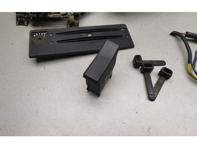 Блок управления климат-контролем 811819045A, 811819075F   Audi 80 90 B2