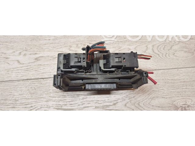 Блок предохранителей 04692084ab Jeep Grand Cherokee (WK)