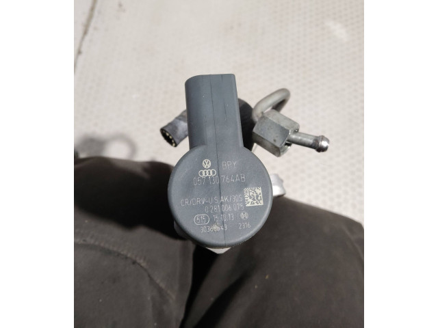 Vstřikovací lišta 03L130089J, 057130764AB Volkswagen Tiguan