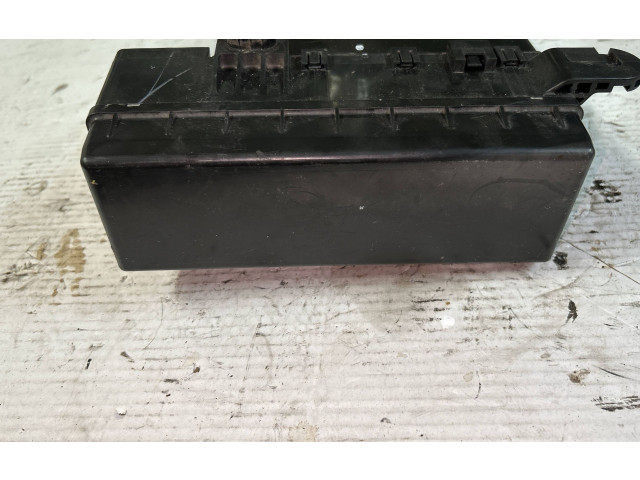 Блок предохранителей Mitsubishi L200