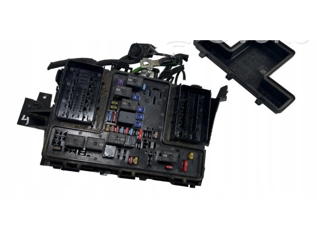 Блок предохранителей  HG9T-14D68-BC   Lincoln MKZ II    