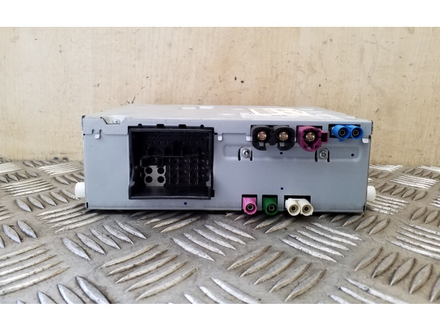 Радио/ проигрыватель CD/DVD / навигация