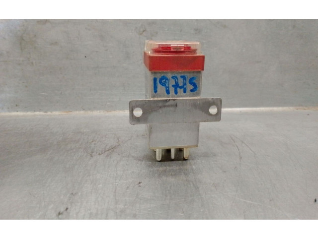 Блок предохранителей 2015403745, 897236000   Mercedes-Benz E W124    