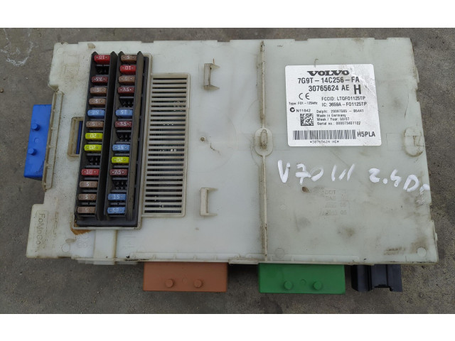 Блок предохранителей  30765624   Volvo V70    
