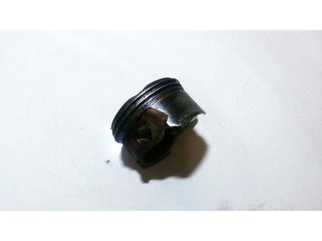 Píst BMW 1 E81 E87 pro benzínový motor 1.6