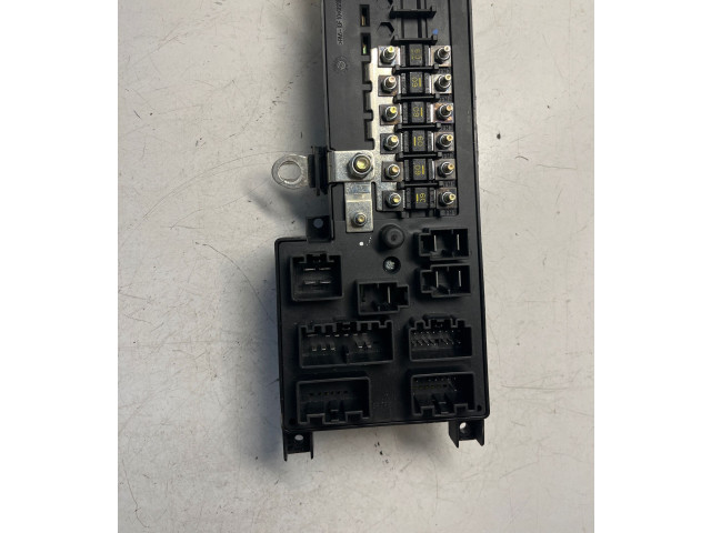 Блок предохранителей 001103003236, 518323118 Volvo V70