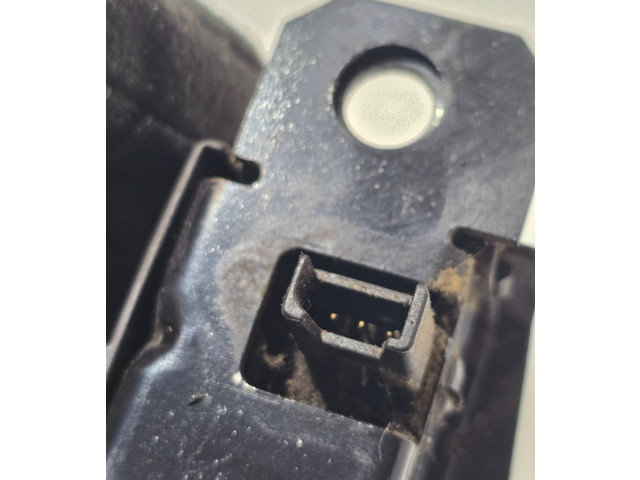 Zámek zadních dveří 2K0827506A Volkswagen Caddy 2006