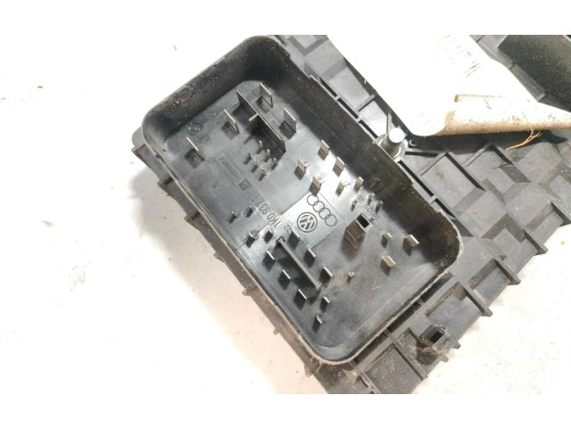 Блок предохранителей 1K0937820B, 1K0937821C Volkswagen Caddy