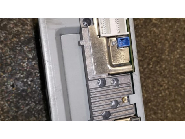 Радио/ проигрыватель CD/DVD / навигация