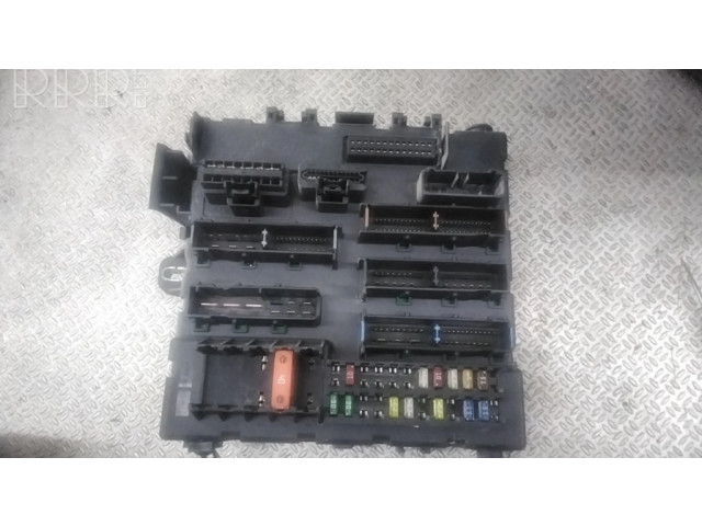 Блок предохранителей 13112912 Opel Vectra C