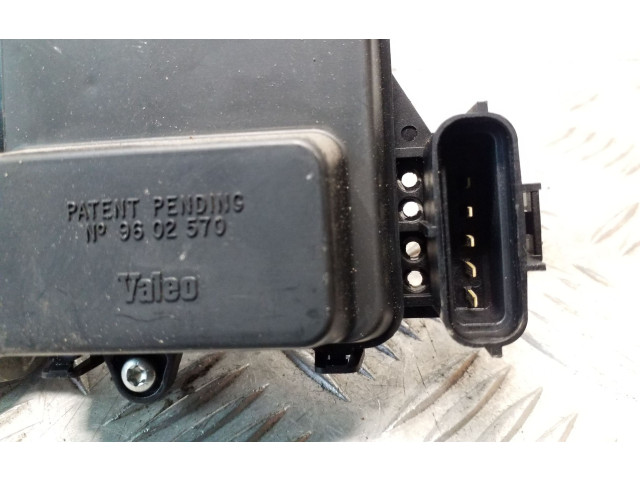 Моторчик заднего дворника 59939617    Jeep Cherokee III KJ